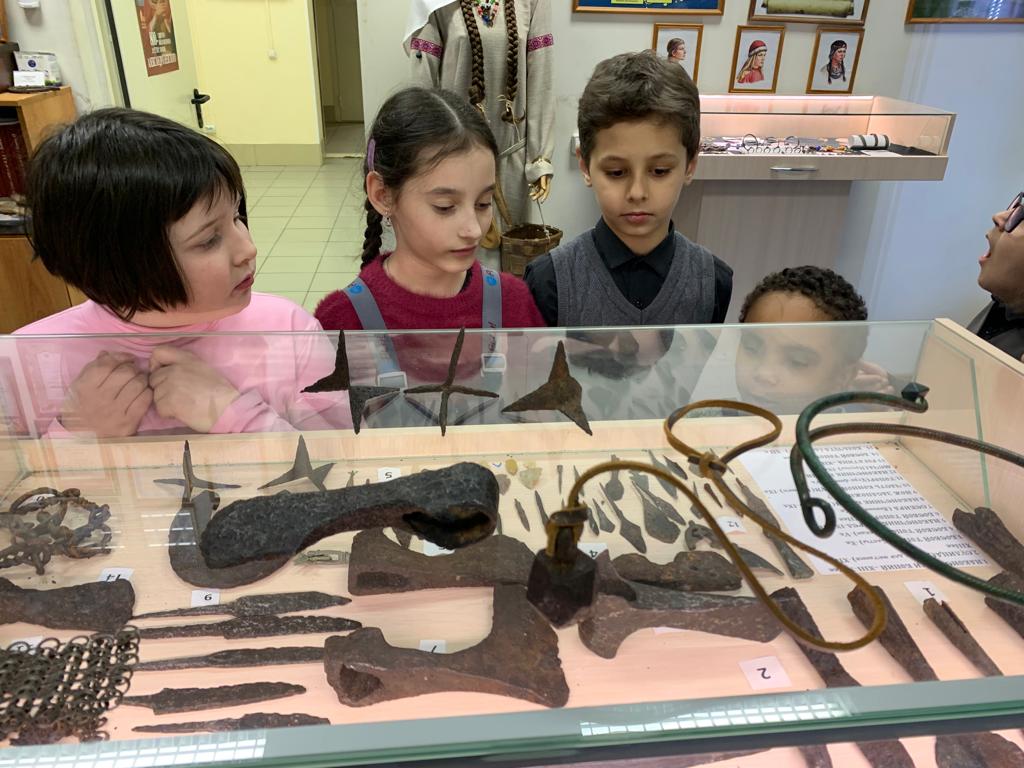 Музейный комплекс "Князь Александр Невский" посетили дети из клуба "Счастливое детство"