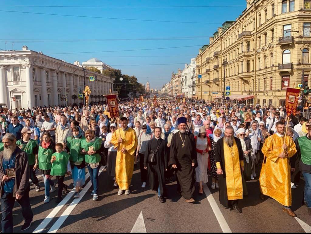 Торжественное шествие, посвященное Дню перенесения мощей Александра Невского