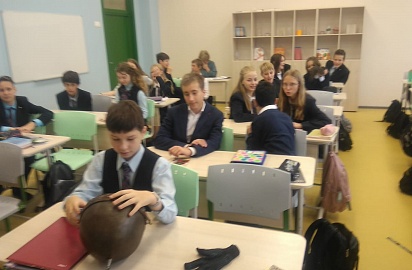  Директор музейного комплекса "Князь Александр Невский" А. Андриенко посетил одну из школ Приморского района
