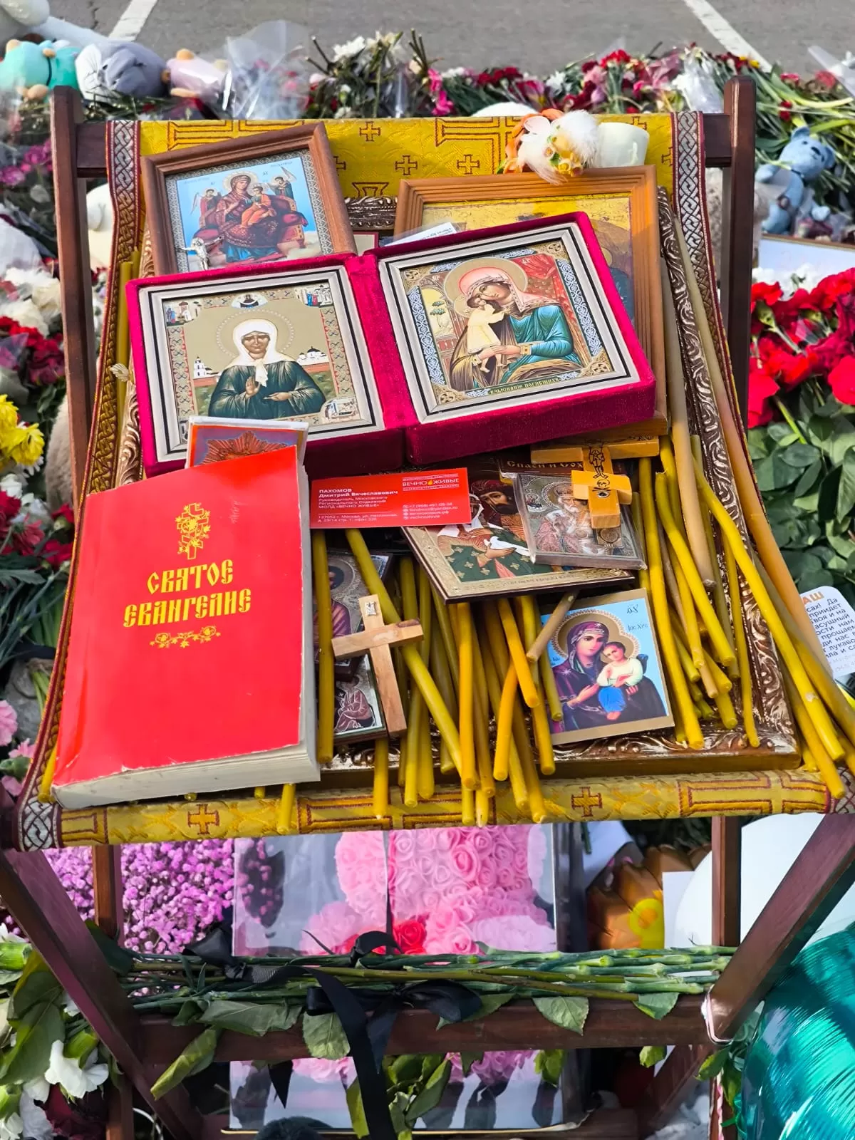 Дмитрий Вячеславович Пахомов возложил цветы возле Крокус Сити Хола